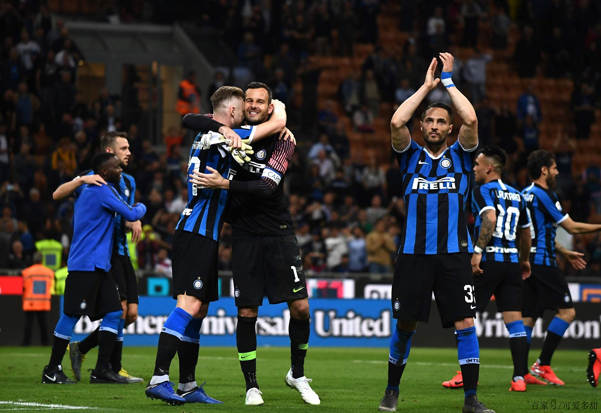 记者：梅西到诺坎普后请求工作人员入场许可，巴萨欣然同意