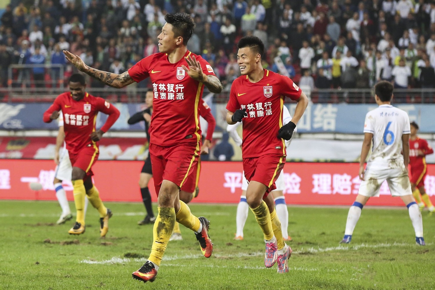 Team WE vs LNG数据前瞻：FoFo面对Scout能否打出优秀表现是关键因素